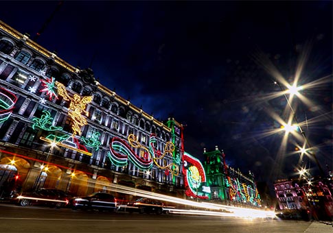 Alumbrado fue colocado para conmemorar el aniversario 208 de la Independencia de México