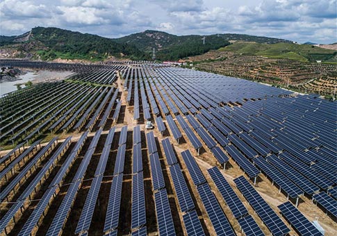 Central fotovoltaica construida en el sitio de una mina abandonada en Zhejiang