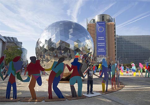 Instalación de arte "Universo Ilustrado" en Bruselas, Bélgica