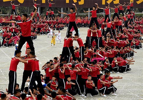 Estudiantes de la Escuela de Artes Marciales Shaolin Tagou realizan la presentaci&oacute;n de "Kung Fu Shaolin"