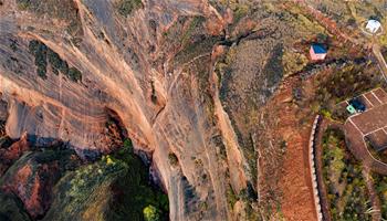 Vista a&eacute;rea del relieve Danxia en Wangjiawan del municipio de Pingqiao
