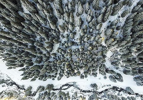 China: Vista aérea del paisaje nevado