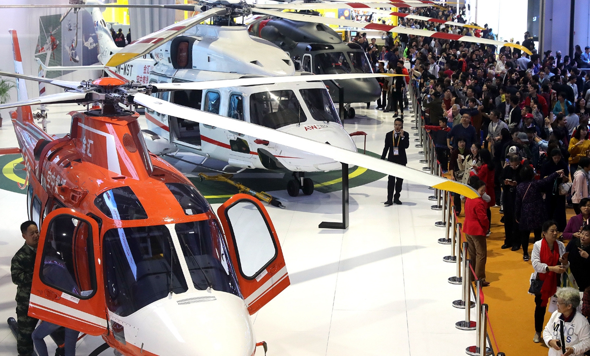 Visitantes recorren la sede de la primera CIIE en Shanghai