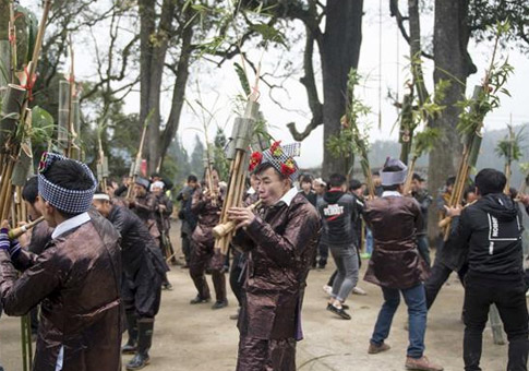 Personas miao celebran tradicional Año Nuevo