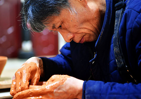 Fujian: Juego de té Jianzhan, una conocida porcelana china originaria de Jianyang