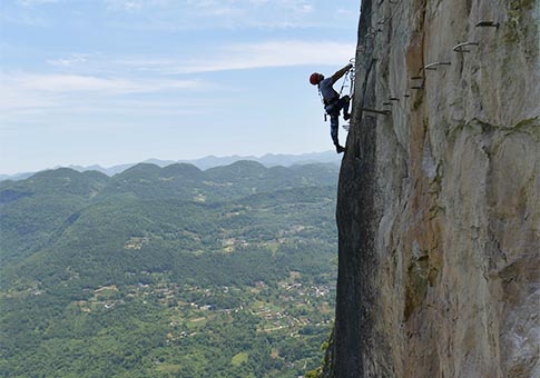 Hubei: Turistas experimentan actividades al aire libre en Enshi