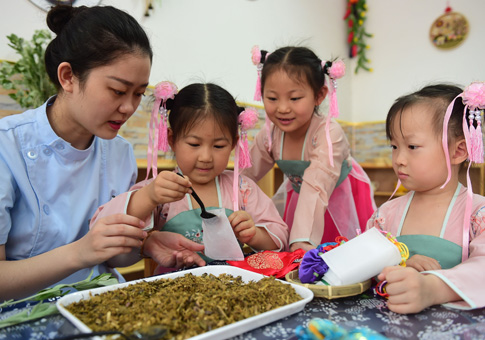 Celebran próximo Festival del Bote del Dragón en China