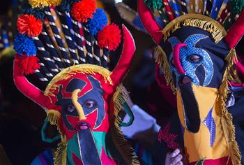 Desfile denominado "Los Diablos se toman Quito" en Quito, Ecuador
