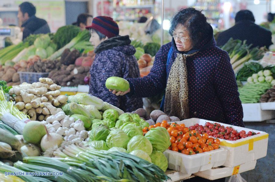 El índice de precios al consumidor (IPC) de China, el indicador principal de la inflación, creció un 0,8 por ciento interanual en enero, lo que representa el incremento más lento desde noviembre de 2009, cuando se registró un 0,6 por ciento, informó hoy martes el Buró Nacional de Estadísticas (BNE).