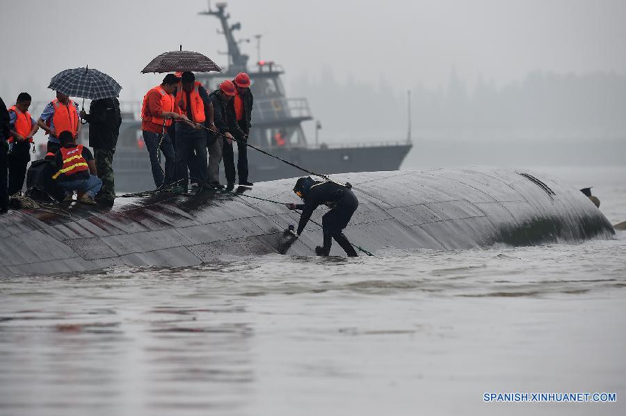 CHINA-HUBEI-JIANLI-SINKING SHIP-RESCUE (CN)