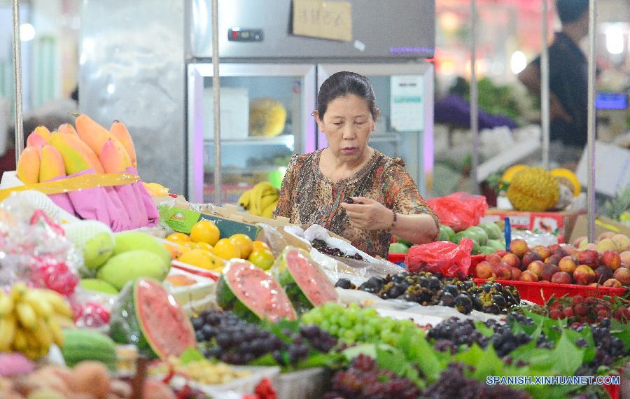 La inflación al consumo de China registró una ligera subida en junio, mientras que en términos generales la deflación sigue siendo un problema por 40º mes consecutivo, según datos oficiales hechos públicos hoy jueves.