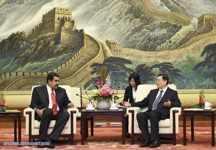 El máximo legislador chino, Zhang Dejiang, se reunió con el presidente de Venezuela, Nicolás Maduro, hoy jueves en Beijing.