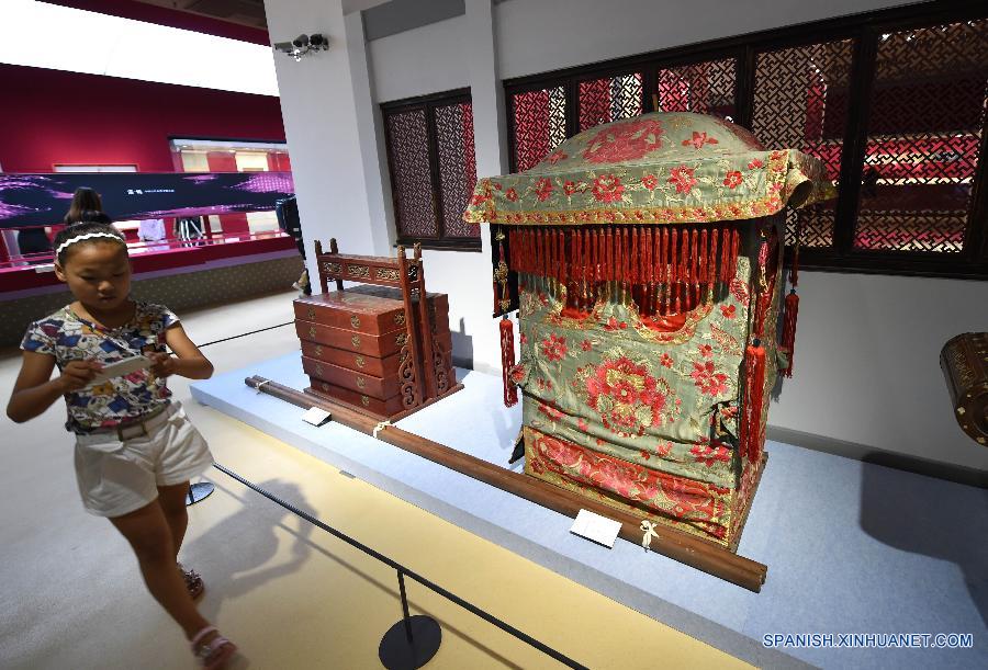 Exhibición de reliquias culturales de mujeres de la China antigua se inauguró el pasado 11 de agosto en la ciudad oriental china de Nanjing. Más de 230 reliquias están exhibidas, entre las que destacan utensilios, joyas, vestuarios y pinturas creadas o pertenecientes a mujeres de palacios imperiales o populares. 