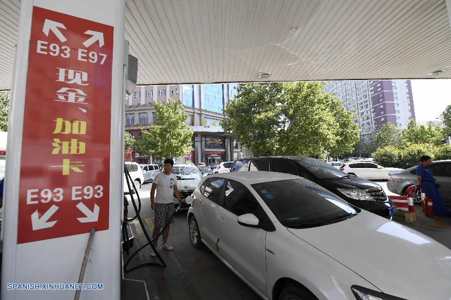 China elevará los precios al por menor de la gasolina y el diesel a partir del viernes, de acuerdo con los cambios en los precios del petróleo internacionales.