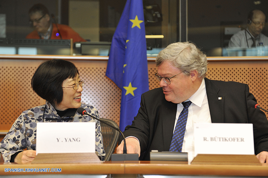 Embajadora china promete estrechar cooperación legislativa con UE