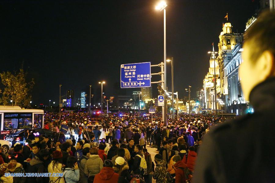 Al menos 35 personas murieron y 42 resultaron heridas anoche luego de que las celebraciones de Año Nuevo en el área de Bund, en Shanghai, este de China, se salieron de control y ocurrió una estampida.