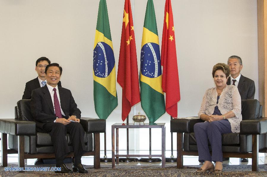 La presidenta brasileña, Dilma Rousseff, se reunió hoy en esta capital con el vicepresidente chino, Li Yuanchao, quien asistió la víspera a la toma de posesión de la mandataria sudamericana como enviado especial del presidente chino, Xi Jinping.