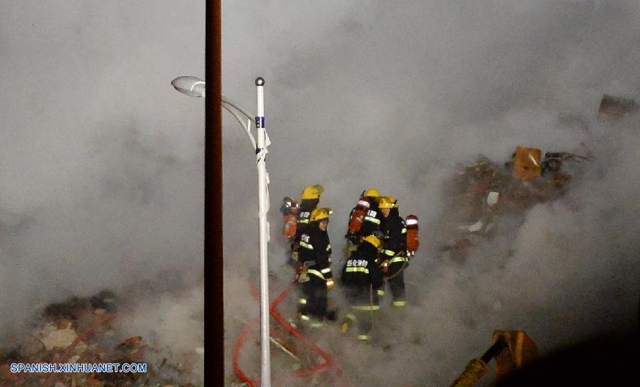 El número de muertos en un incendio en el noreste de China ha subido a cinco después de que se hallaran los cadáveres de dos bomberos desaparecidos, dijeron hoy las autoridades locales.
