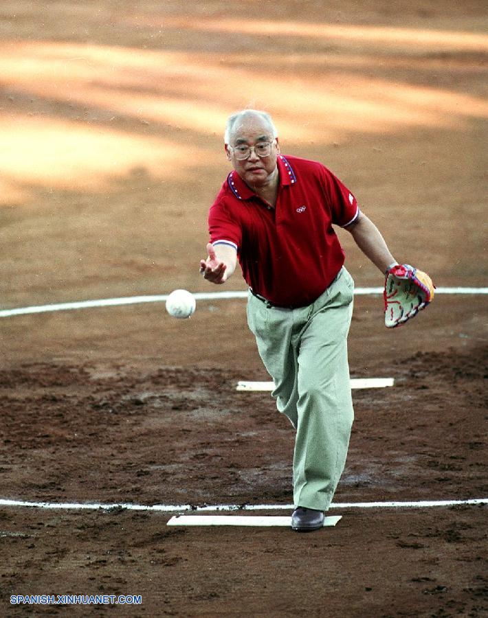 He Zhenliang, ex miembro del Comité Olímpico Internacional (COI) representante de China y quien fue vicepresidente del órgano deportivo, falleció hoy a la edad de 85 años.