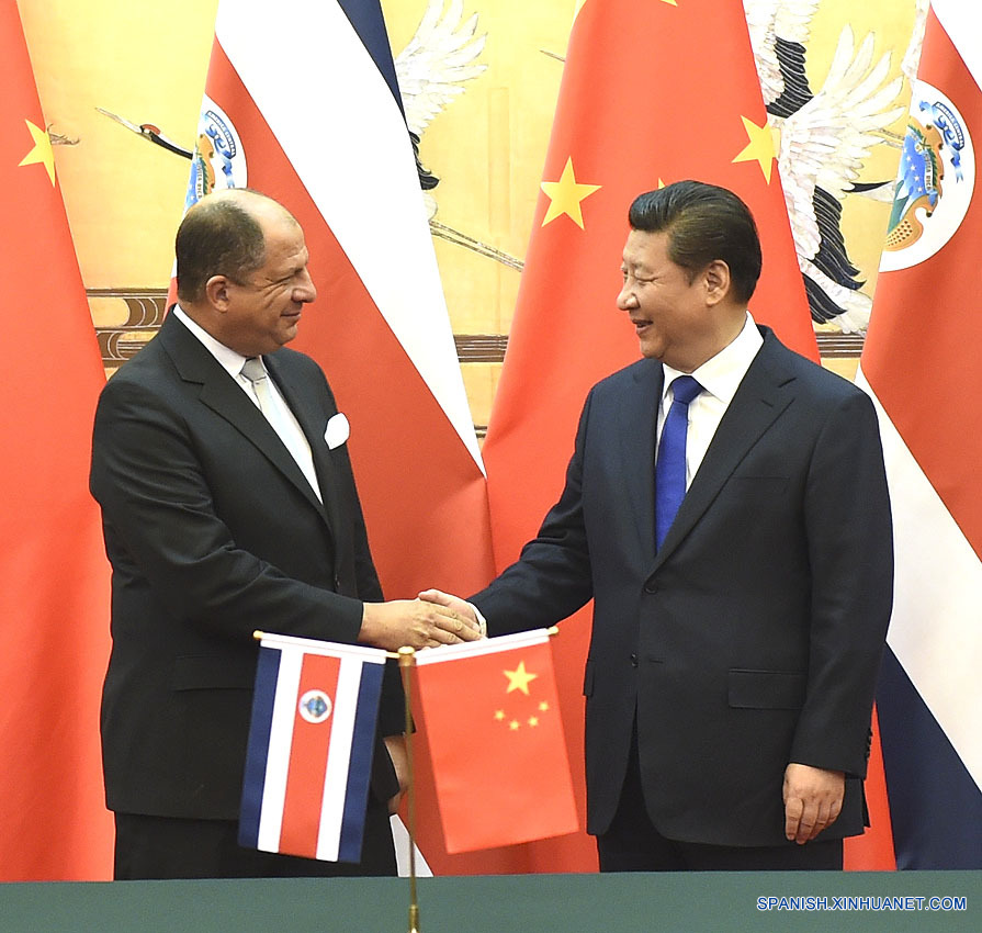 El presidente de China, Xi Jinping, conversó hoy en Beijing con su homólogo de Costa Rica, Luis Guillermo Solís, sobre la asociación estratégica.