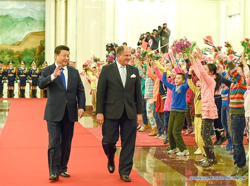 El presidente de China, Xi Jinping, conversó hoy en Beijing con su homólogo de Costa Rica, Luis Guillermo Solís, sobre la asociación estratégica.