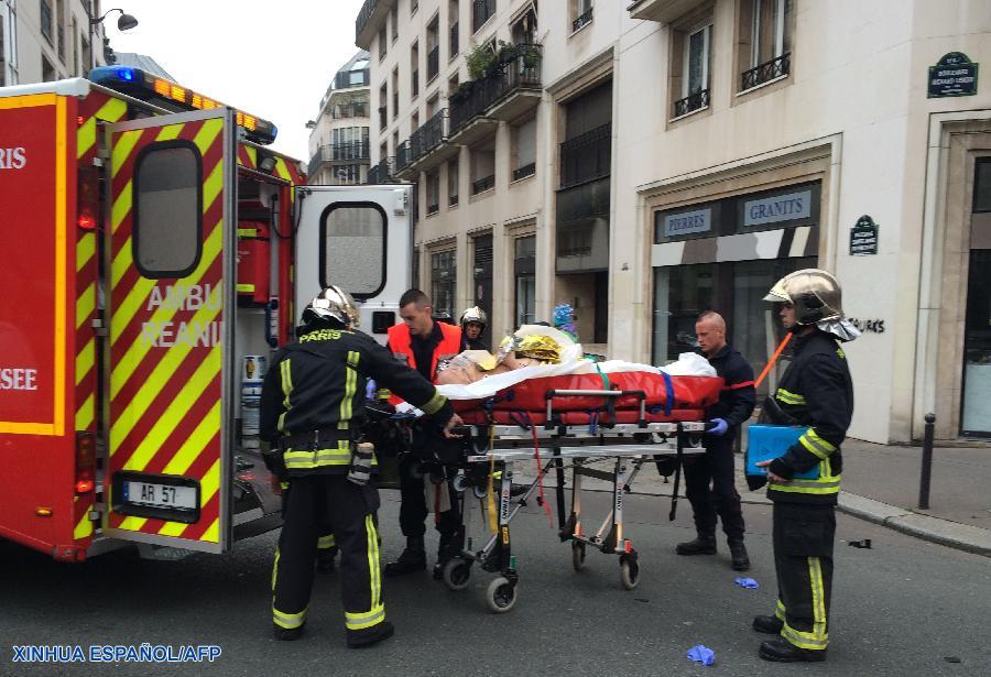 Al menos 11 personas murieron y otras seis resultaron heridas la mañana de este miércoles cuando unos tres hombres fuertemente armados atacaron la sede de la publicación satírica Charlie Hebdo en el distrito número 11 de París, informó la emisora de radio France Info.