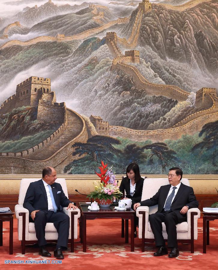 El máximo legislador chino, Zhang Dejiang, mantuvo hoy jueves un encuentro con el presidente costarricense, Luis Guillermo Solís, en Beijing.