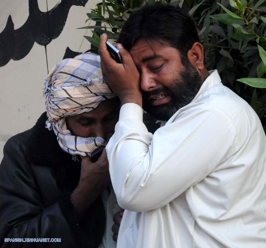 Al menos 50 personas murieron la mañana del domingo cuando un autobús y un camión cisterna colisionaron en la ciudad portuaria de Karachi, en el sur de Pakistán, según informó una fuente oficial local.