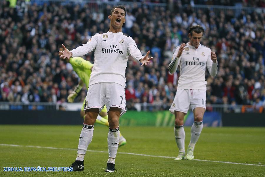 El Real Madrid goleó hoy en el Santiago Bernabeu 3-0 al Español, en un partido correspondiente a la decimoctava jornada de la Liga española.