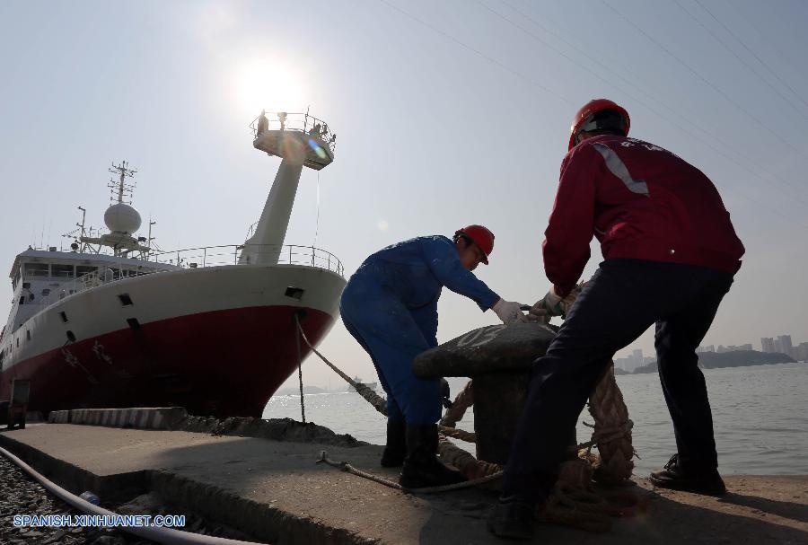 El buque de investigación más sofisticado de China, el Kexue (Ciencia), partió hoy de la ciudad oriental de Xiamen hacia una nueva expedición en una montaña submarina del Pacífico occidental.