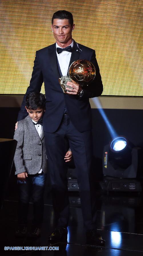 El futbolista portugués Cristiano Ronaldo logró hoy su tercer Balón de Oro en una ceremonia celebrada en la ciudad suiza de Zúrich, destacó la prensa deportiva local.