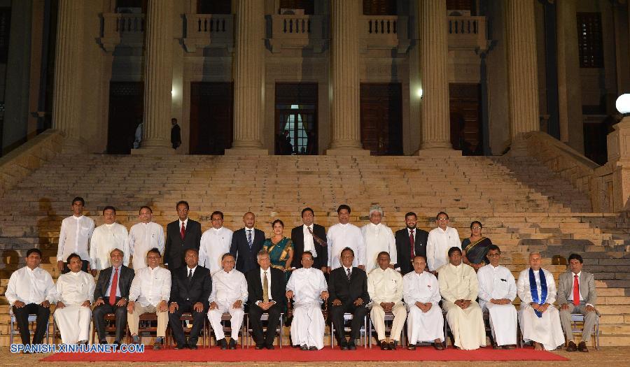 El nuevo gabinete de Sri Lanka fue juramentado hoy en Colombo, la capital del país, días después de que tomara posesión el nuevo presidente Maithripala Sirisena tras una sorpresiva victoria electoral.