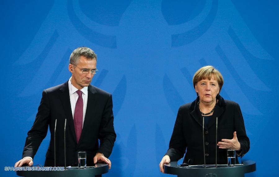 La canciller alemana Angela Merkel y el secretario general de la OTAN de visita en Berlín, Jens Stoltenberg, reiteraron hoy el camino de la búsqueda de una solución política a la actual crisis de Ucrania.