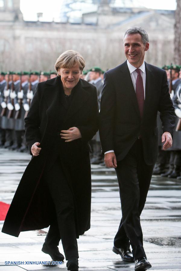 La canciller alemana Angela Merkel y el secretario general de la OTAN de visita en Berlín, Jens Stoltenberg, reiteraron hoy el camino de la búsqueda de una solución política a la actual crisis de Ucrania.
