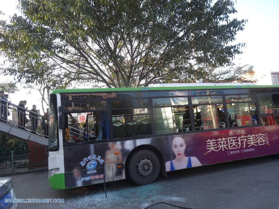 Un sospechoso fue arrestado después de que un incendio ocurrido en un autobús dejara varios pasajeros heridos hoy jueves por la mañana en la provincia oriental china de Fujian, informó la policía local.