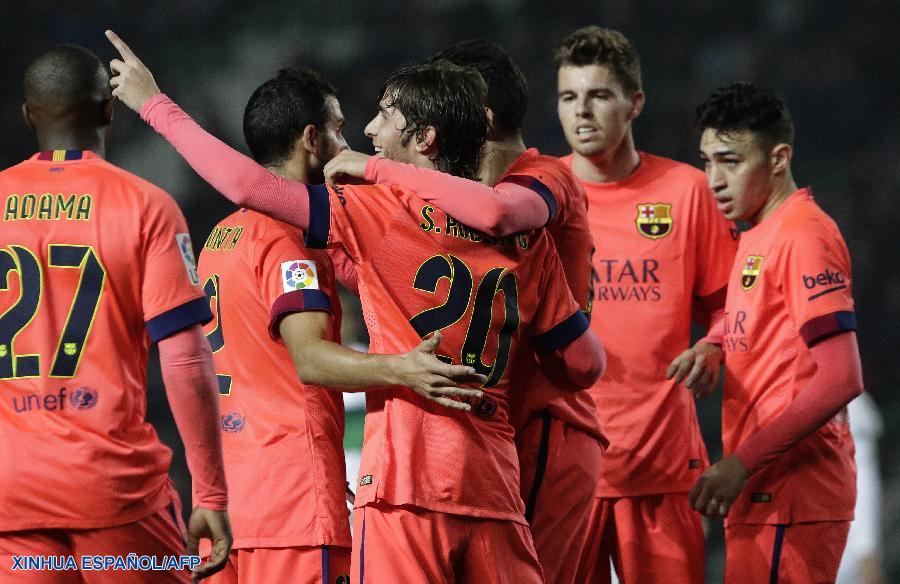 El club español de fútbol Barcelona avanzó hoy a los cuartos de final de la Copa del Rey, al vencer hoy 4-0 al Elche en el estadio Manuel Martínez Valero.