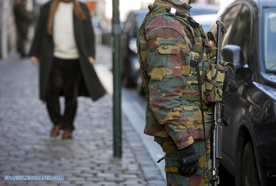 El gobierno de Bélgica decidió movilizar 'temporalmente' a 300 elementos del ejército para fortalecer la vigilancia y las medidas de seguridad, informó hoy a Xinhua la oficina del primer ministro Charles Michel.