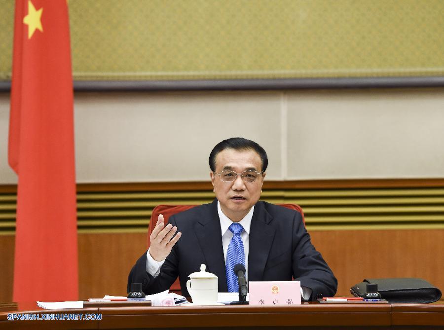 El primer ministro Li Keqiang dijo hoy que China equilibrará los esfuerzos para estabilizar el crecimiento económico e impulsar las reformas estructurales en 2015, mientras que se mantiene la presión a la baja sobre el crecimiento.