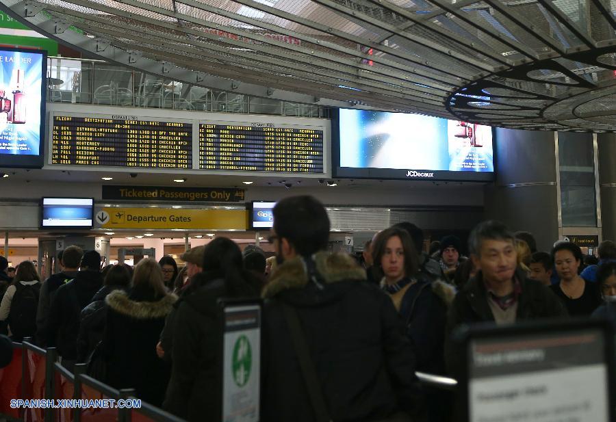 Más de 4.000 vuelos fueron cancelados hoy debido a que una tormenta potencialmente histórica llegará en las próximas 24 horas al noreste de Estados Unidos y dejará hasta 90 centímetros de nieve.