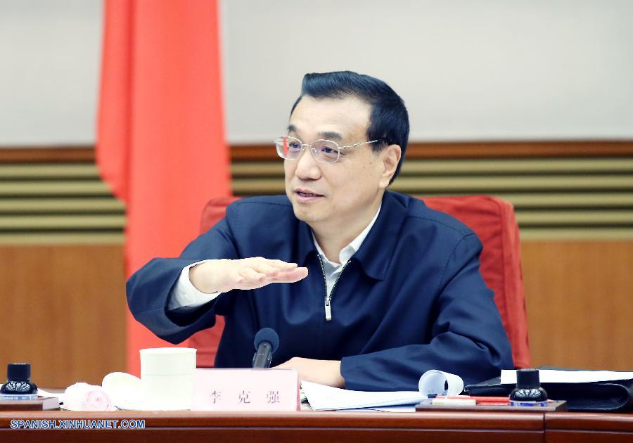 El primer ministro de China, Li Keqiang, presidió hoy una reunión con expertos y líderes empresariales para solicitar opiniones sobre el informe de la labor del gobierno, que será presentado oficialmente en marzo.