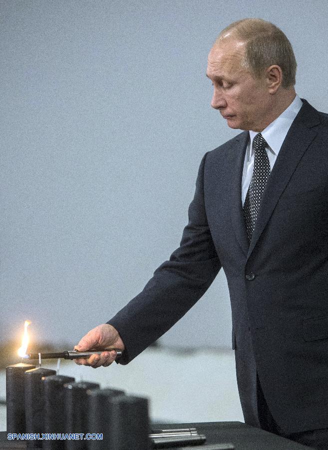 La comunidad internacional debe luchar junta para evitar que crímenes misántropos como el Holocausto ocurran de nuevo, dijo hoy el presidente de Rusia, Vladimir Putin.