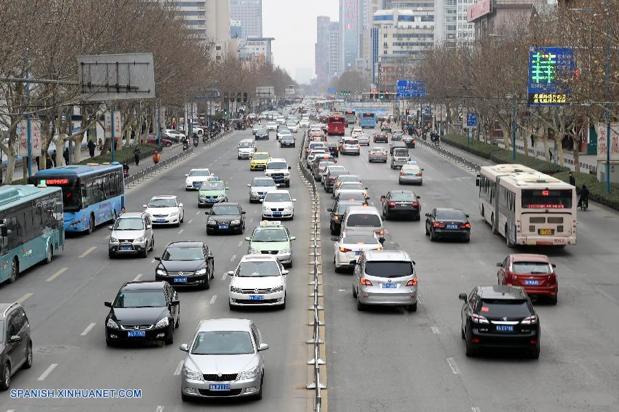 China añadió un récord de 17 millones de nuevos autos en circulación en 2014 con lo que el número de propietarios ascendió a 154 millones, indicó hoy el Ministerio de Seguridad Pública.