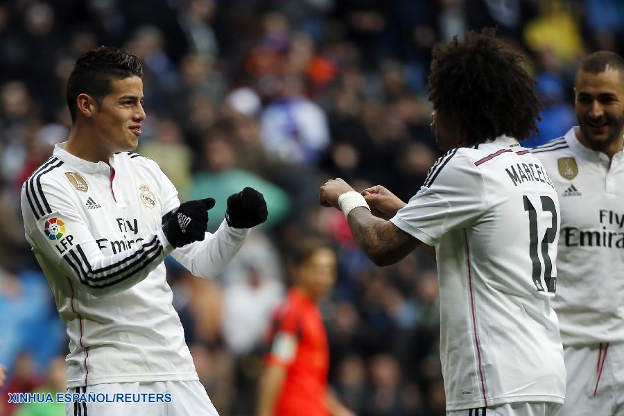 El equipo de fútbol Real Madrid superó hoy 4-1 a la Real Sociedad en el Santiago Bernabeu con una gran actuación de Benzema autor de dos de los goles madridistas y sin Ronaldo que tiene dos partidos de sanción.