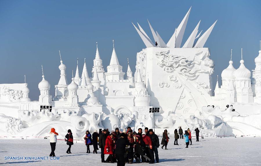 Diversiones de nieve y hielo atraen a muchos turistas a Heilongjiang en invierno