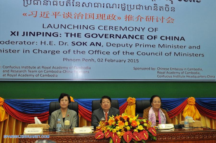 Cientos de estudiantes, académicos y altos funcionarios camboyanos asistieron hoy a la ceremonia de lanzamiento de un libro escrito por el presidente chino, Xi Jinping, sobre gobernanza.