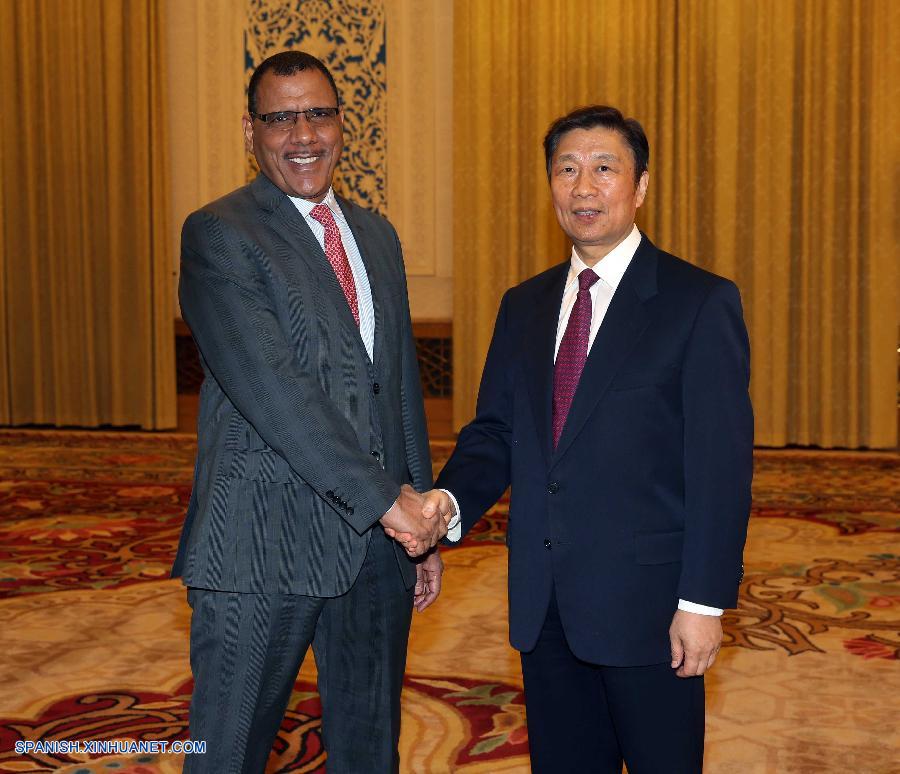 El vicepresidente de China, Li Yuanchao, se reunió hoy con el ministro de Relaciones Exteriores de Níger, Mohamed Bazoum, y prometió profundizar la cooperación de beneficio mutuo con el país africano.
