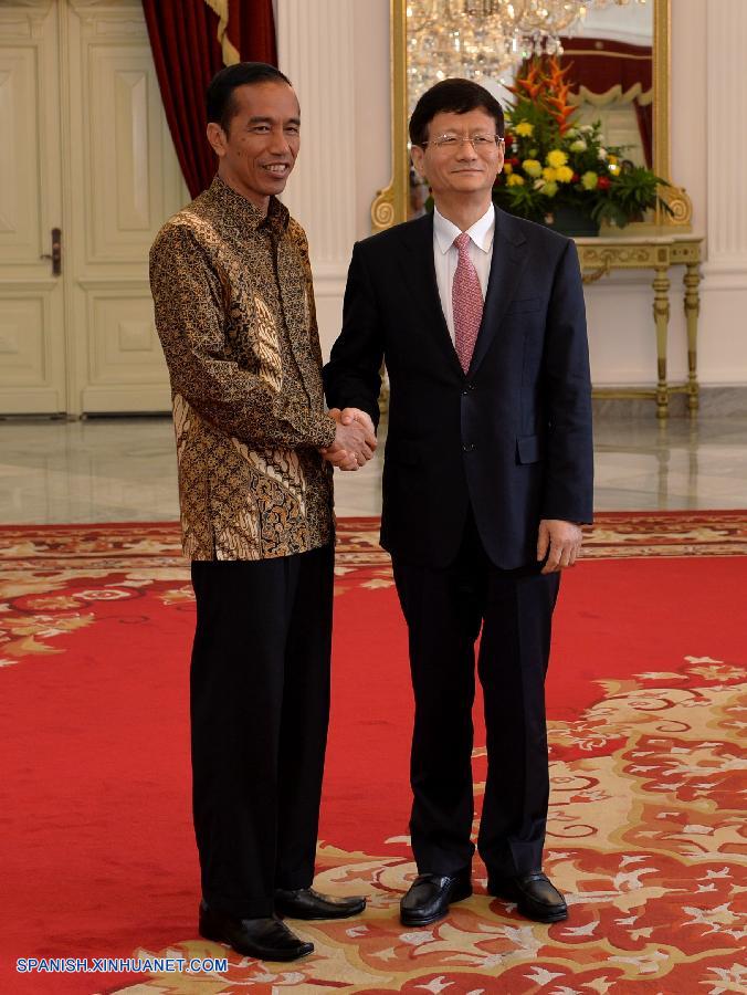 El presidente de Indonesia, Joko Widodo, se reunió hoy con Meng Jianzhu, un alto funcionario de seguridad chino.