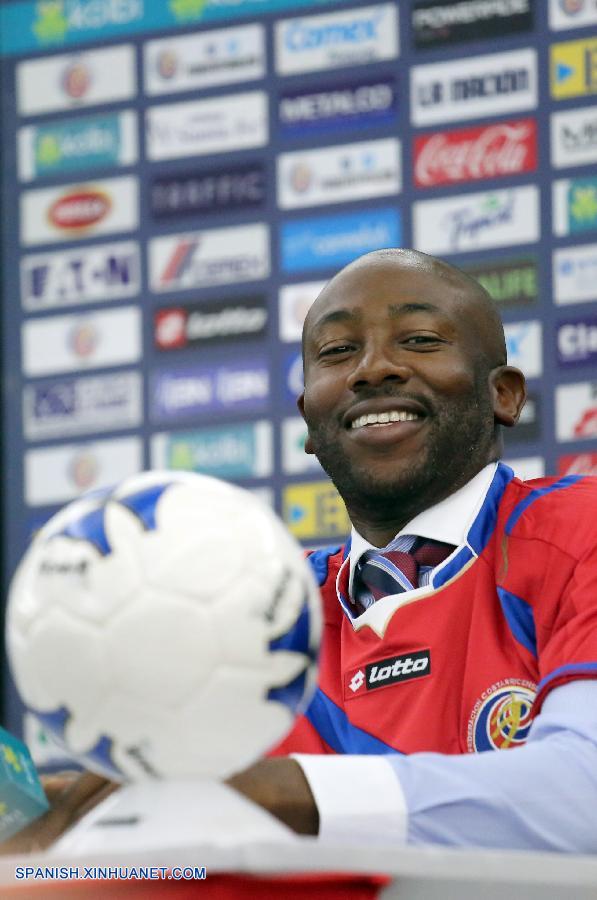 El ex goleador costarricense Paulo César Wanchope fue presentado hoy como el nuevo técnico de la selección nacional por la Fedefutbol, órgano rector del balompié local.