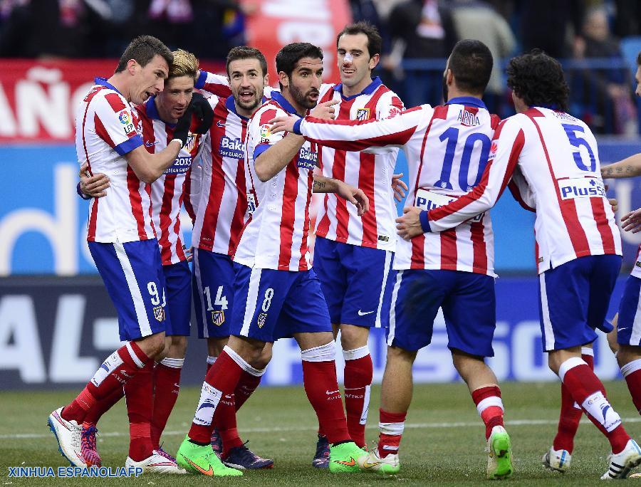 El Atlético de Madrid goleó hoy 4-0 en el Vicente Calderón a un pésimo Real Madrid que hizo uno de los peores partidos de la Liga española al igual que Ronaldo que estuvo muy mal, donde los hombres de Ancelotti fueron inferiores y se vieron impotentes ante la superioridad rojiblanca en todos los órdenes.