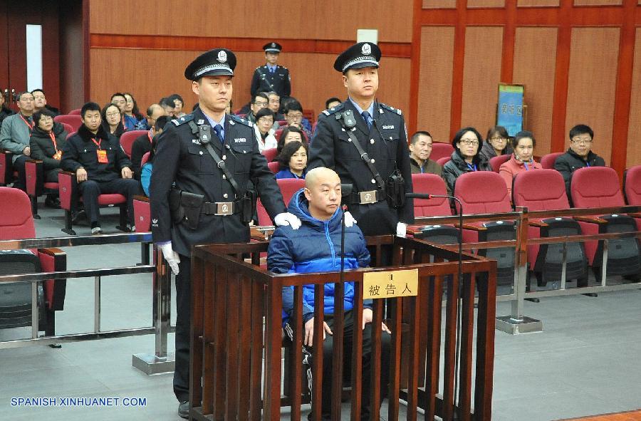 El Tribunal Popular Intermedio de Hohhot, capital de la región autónoma de Mongolia Interior, en el norte de China, condenó hoy lunes a muerte a un hombre por múltiples delitos, incluyendo el asesinato y la violación de una mujer en 1996.